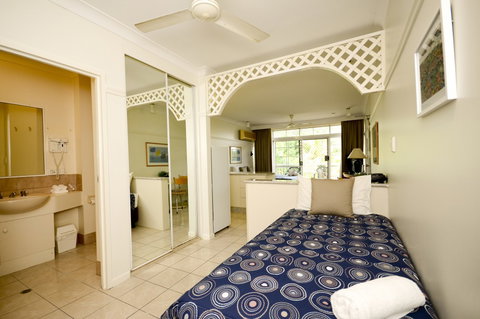 Reef Palms - Accommodation QLD 3