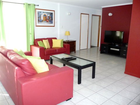 The Shores Holiday Apartments - Accommodation QLD 4