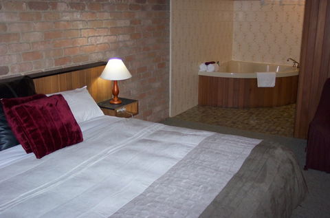 Farnham Court Motel - Accommodation QLD 1
