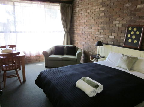 Farnham Court Motel - Accommodation QLD 2
