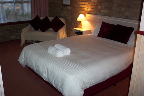 Farnham Court Motel - Accommodation QLD 3