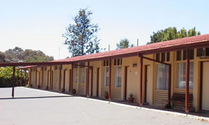 Golden Hills Motel - Accommodation QLD 0