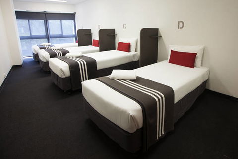 Y Hotel Hyde Park - Accommodation QLD 3