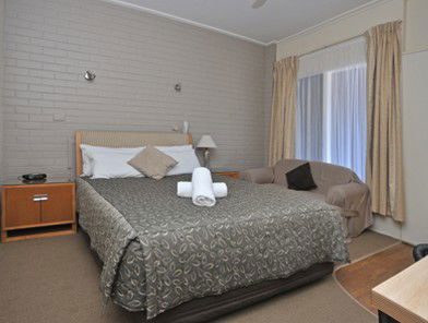 The Elm Motel - Accommodation QLD 2