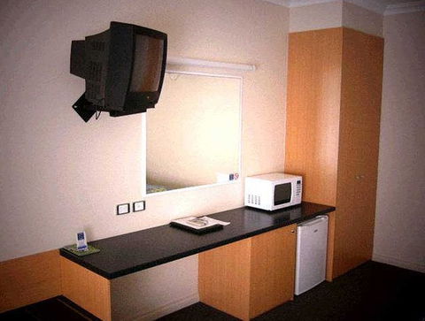 Victoria Lodge Motor Inn And Apartments - Accommodation QLD 3