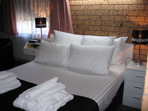 Golden Harvest Motor Inn - Accommodation QLD 1