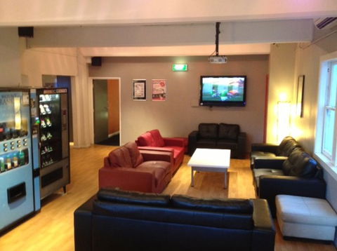 Ritz Backpackers - Accommodation QLD 1
