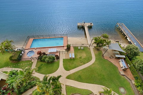 Banyandah Towers - Accommodation QLD 1