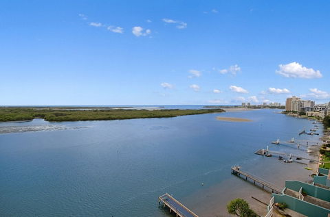 Banyandah Towers - Accommodation QLD 2