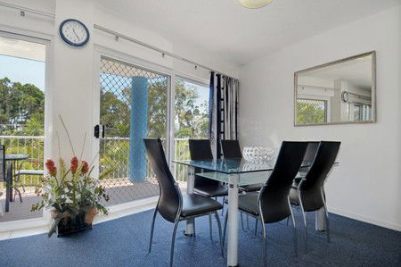 White Crest Luxury Apartments - Accommodation QLD 2