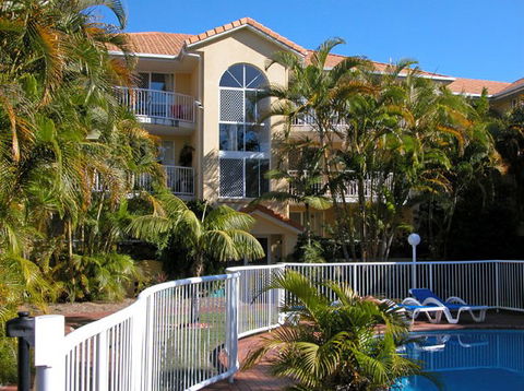 Regent Court Holiday Apartments - Accommodation QLD 3