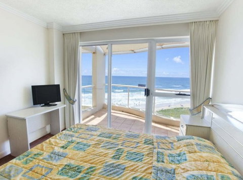 Regency On The Beach - Accommodation QLD 3