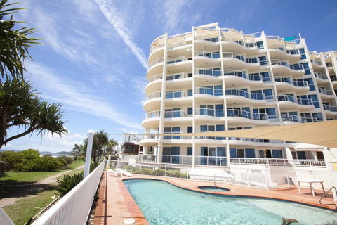 Regency On The Beach - Accommodation QLD 4