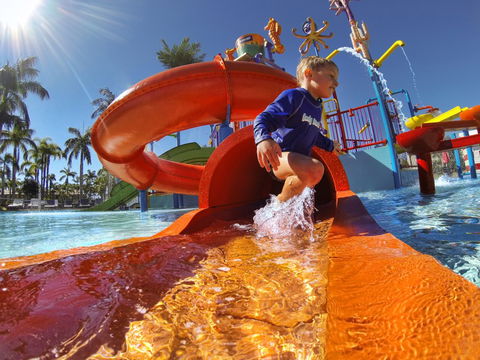 Oaks Oasis - Accommodation QLD 2