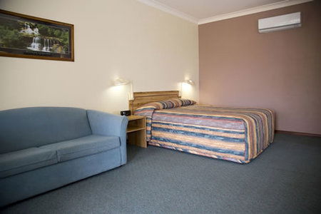 Cumberland Motor Inn - Accommodation QLD 6