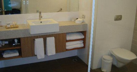 Desert Gardens Hotel - Accommodation QLD 3