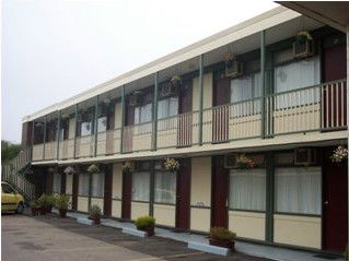 Beach Motor Inn - Accommodation QLD 1