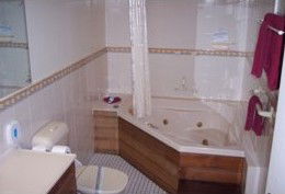Beach Motor Inn - Accommodation QLD 4