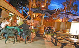 Toddy's Backpackers Resort - Accommodation QLD 4