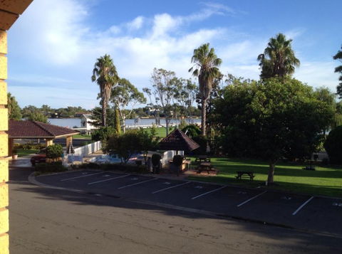 Lake View Motel - Accommodation QLD 6