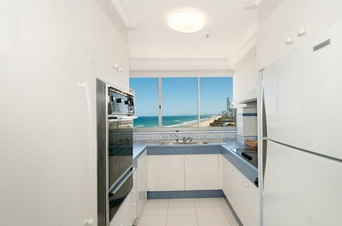 Beachside Tower - Accommodation QLD 3