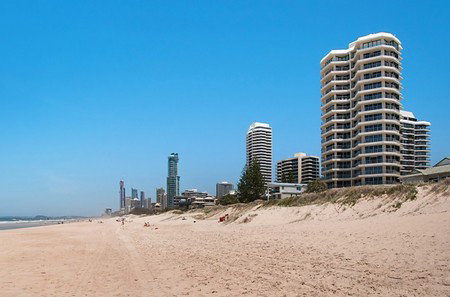 Beachside Tower - Accommodation QLD 4