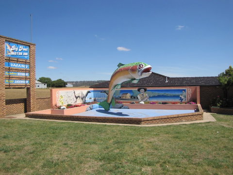 The Big Trout Motor Inn - Accommodation QLD 0