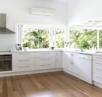 2 Beach House - Accommodation QLD