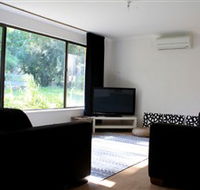 Clare Cottage on Wendouree - Accommodation QLD