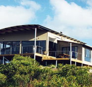 Saar Beach House - Accommodation QLD