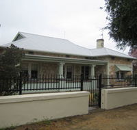Naracoorte Cottages - MacDonnell House - Accommodation QLD