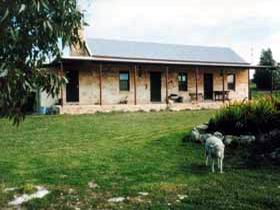 Mt Dutton Bay Woolshed Heritage Cottage - Accommodation QLD 0