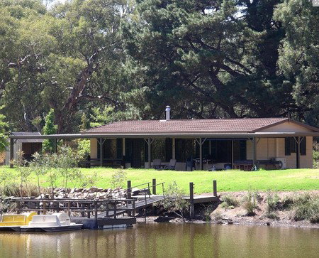 Jandas Lake View - Accommodation QLD 1