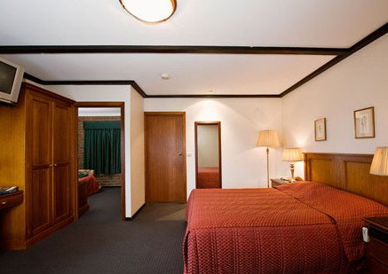 Mick O'Shea's Irish Pub And Motel - Accommodation QLD 2