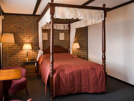 Mick O'Shea's Irish Pub And Motel - Accommodation QLD 4