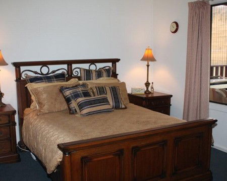 River Shack Rentals - The River Classic - Accommodation QLD 3