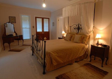 Lindsay House - Accommodation QLD 2