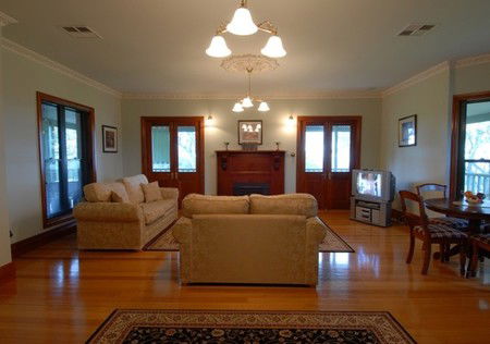 Lindsay House - Accommodation QLD 3