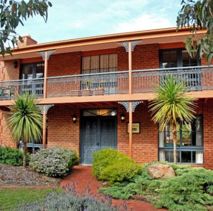 Lakeside Getaway - Accommodation QLD 1