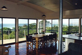 Saar Beach House - Accommodation QLD 1