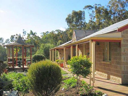 Riesling Trail Cottages - Accommodation QLD 2