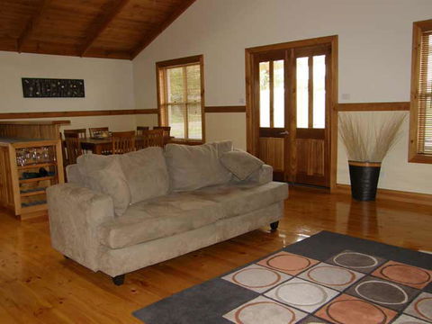 Beachport Retreat - Accommodation QLD 0