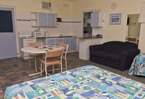 Modra's Apartments Tumby Bay - Accommodation QLD 5