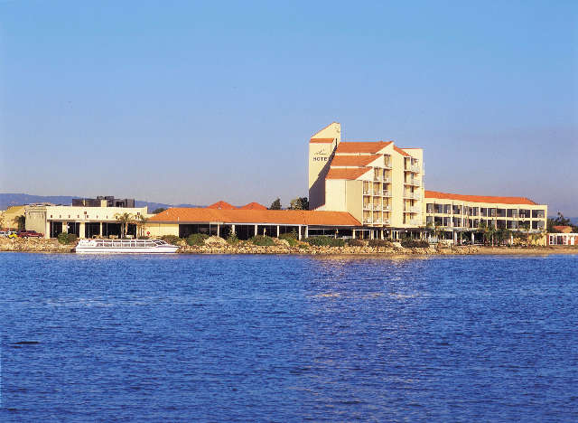 West Lakes SA Accommodation QLD