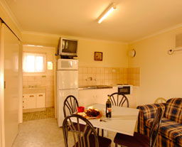 Victor Harbor Holiday And Cabin Park - Accommodation QLD 2