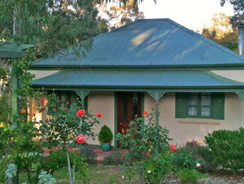 St Helens - Fettlers Cottage - Accommodation QLD 3