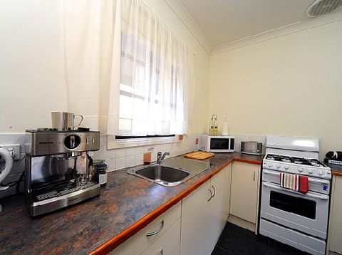 St Helens - Fettlers Cottage - Accommodation QLD 4