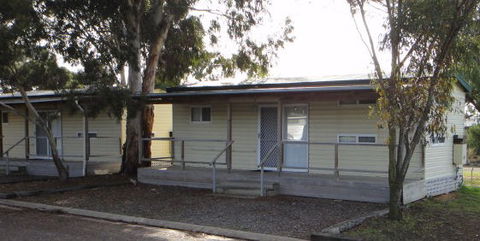 Long Island Caravan Park Cabins - Accommodation QLD 6