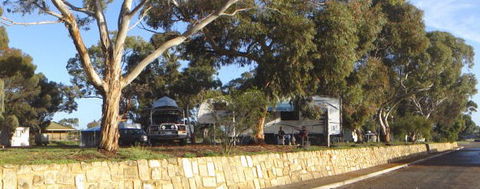 Long Island Caravan Park Cabins - Accommodation QLD 8