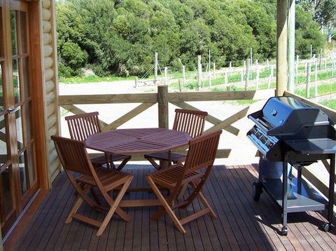 McLaren Ridge 3 - McLaren Ridge Log Cabins - Accommodation QLD 0